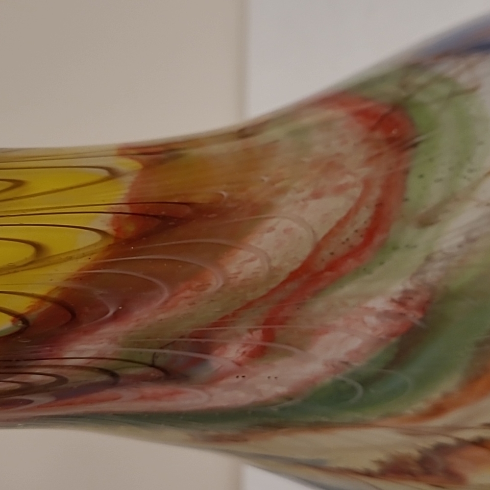 Beautiful Handblown Glass Vase - Picture 11 of 16